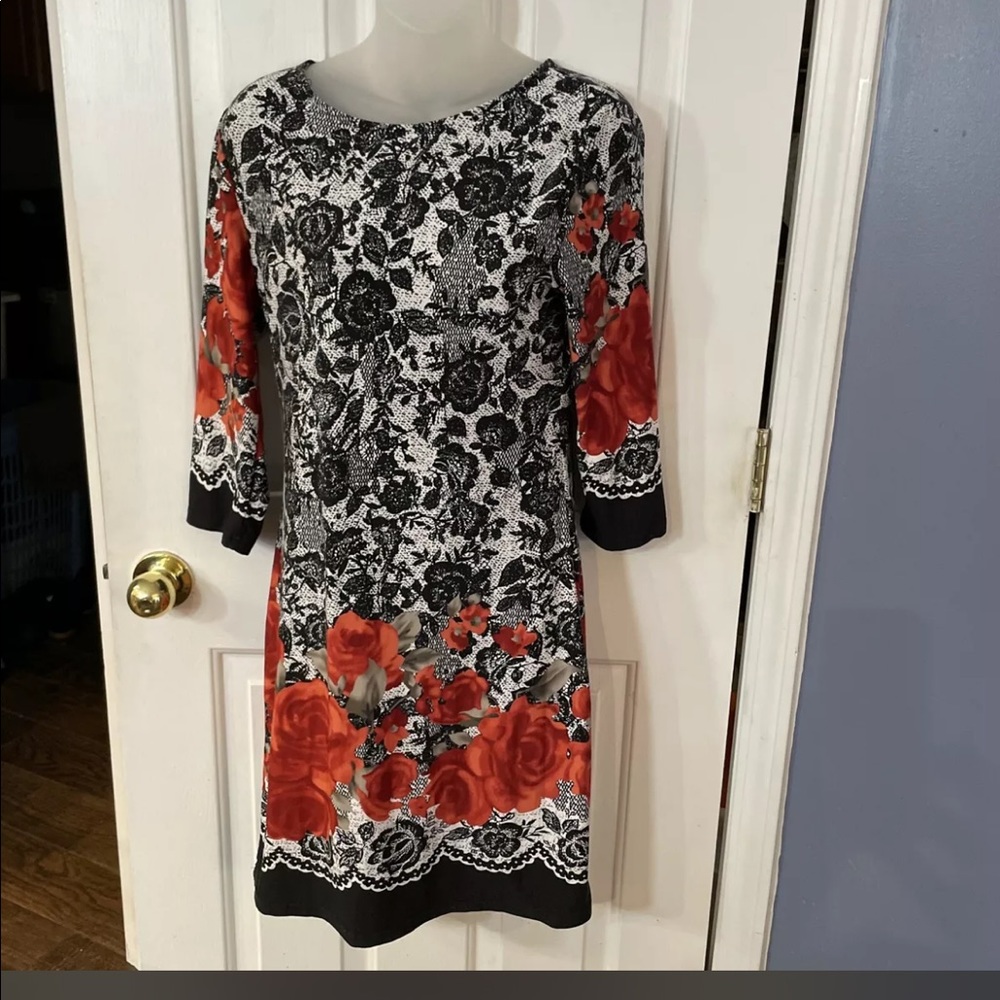 Papillon Floral 3/4 Sleeve Stretchy Dress Size Medium (no Size tag) GUC BCL2